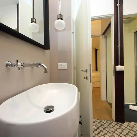 Homely Loft Beltrami 500 Mt From Piramide Apartment