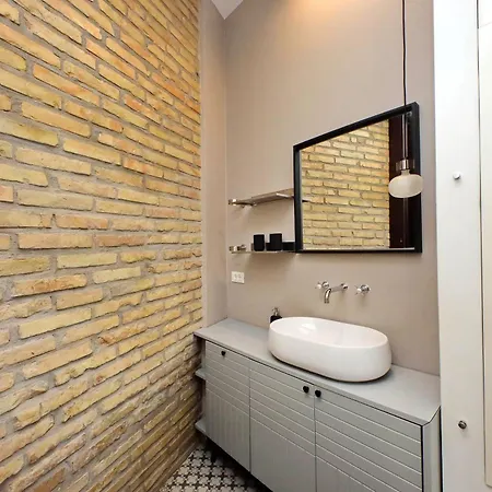 Homely Loft Beltrami 500 Mt From Piramide Apartment *